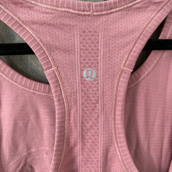 Lululemon - Picture 3 of 5